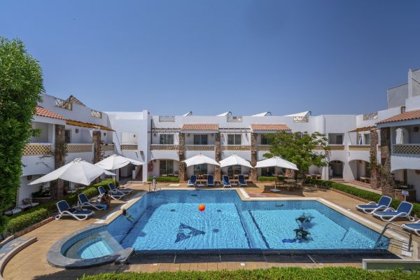 Camel Dive Club & Hotel